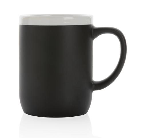 Ceramic mug with white rim