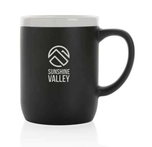 Ceramic mug with white rim