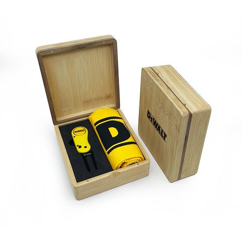 MINI HINGED MAGNETIC BAMBOO TOWEL AND FLIX PRO 2.0 GOLF PRESENTATION BOX